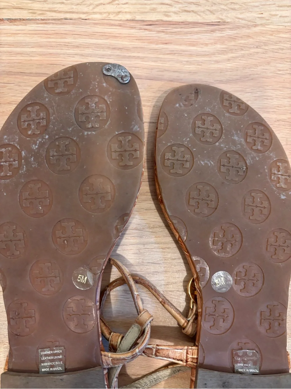 Tory Burch thong sandals in tan croc-embossed leather finish size 5M